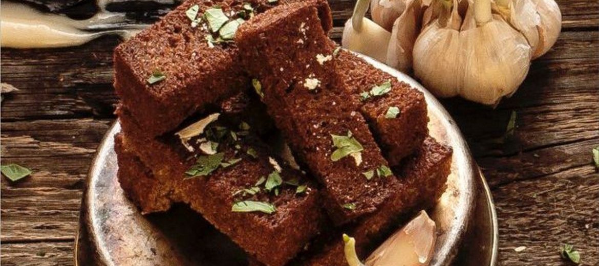 Гренки бородинские с чесноком