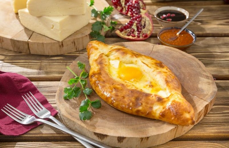 Хачапури по-аджарски